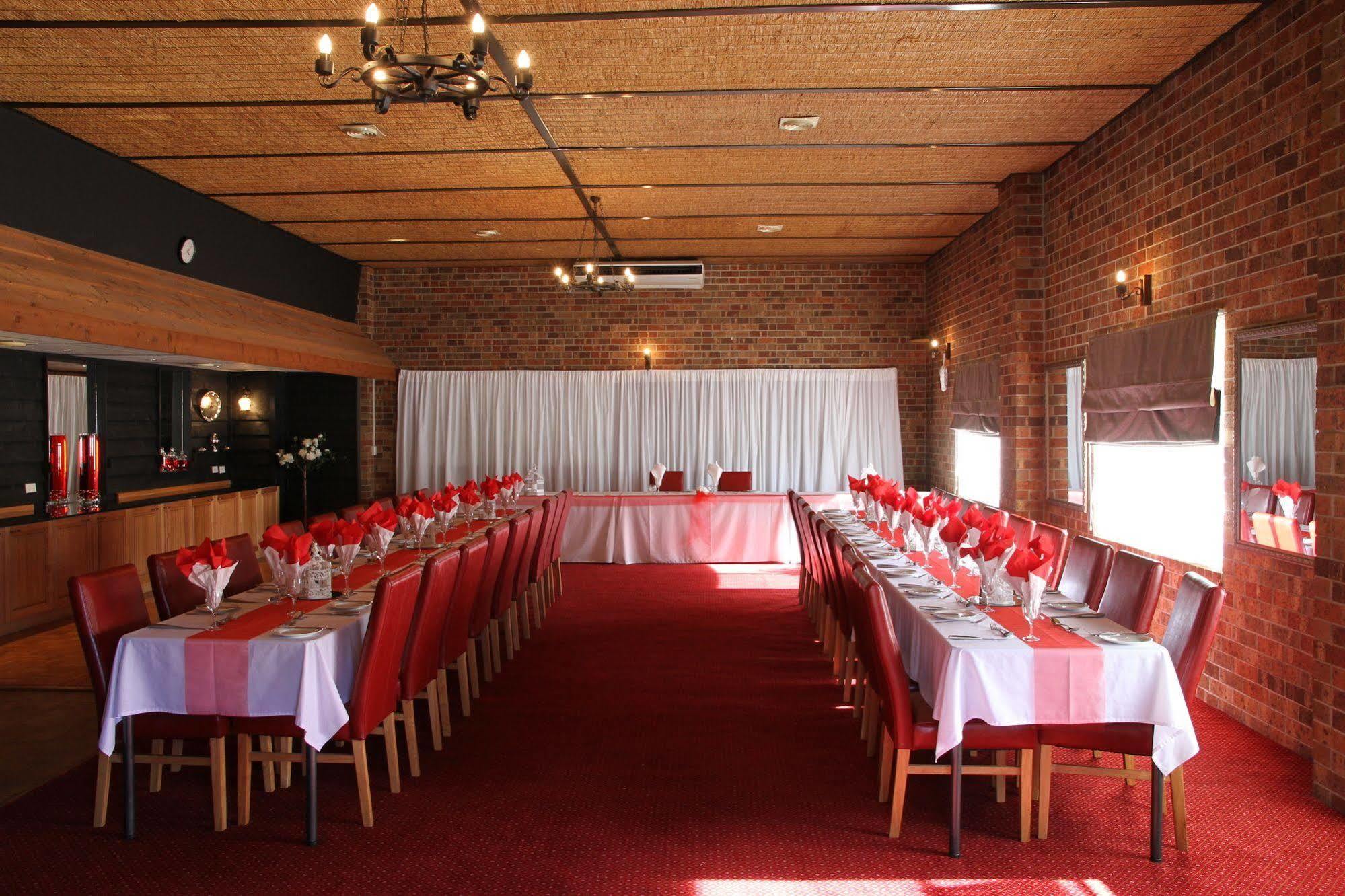 Golden Age Motor Inn Queanbeyan Extérieur photo